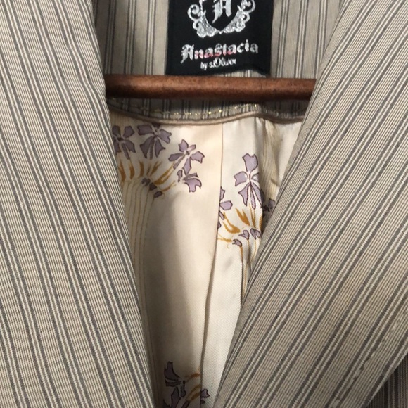 Striped gray/ beige blazer, Anastasia by sOliver, Eur38/Us8, detailing in back - Picture 4 of 12